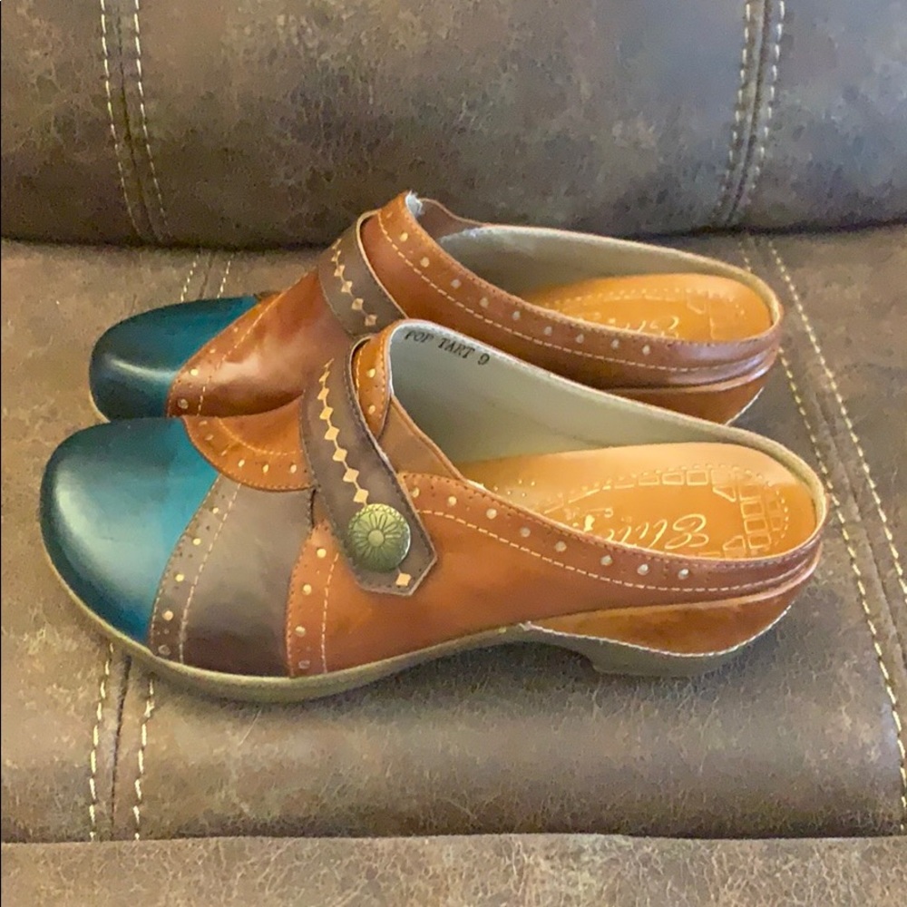 Boho Elite Clogs by Pyramid Collection